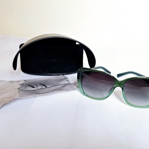 Armani Exchange brand " The Emerald Eye Beauty" Oversized sunglasses. - Picture 9 of 9